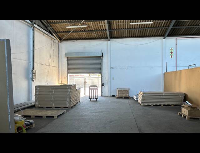 1,810M² WAREHOUSE TO LET IN EPPING INDUSTRIAL